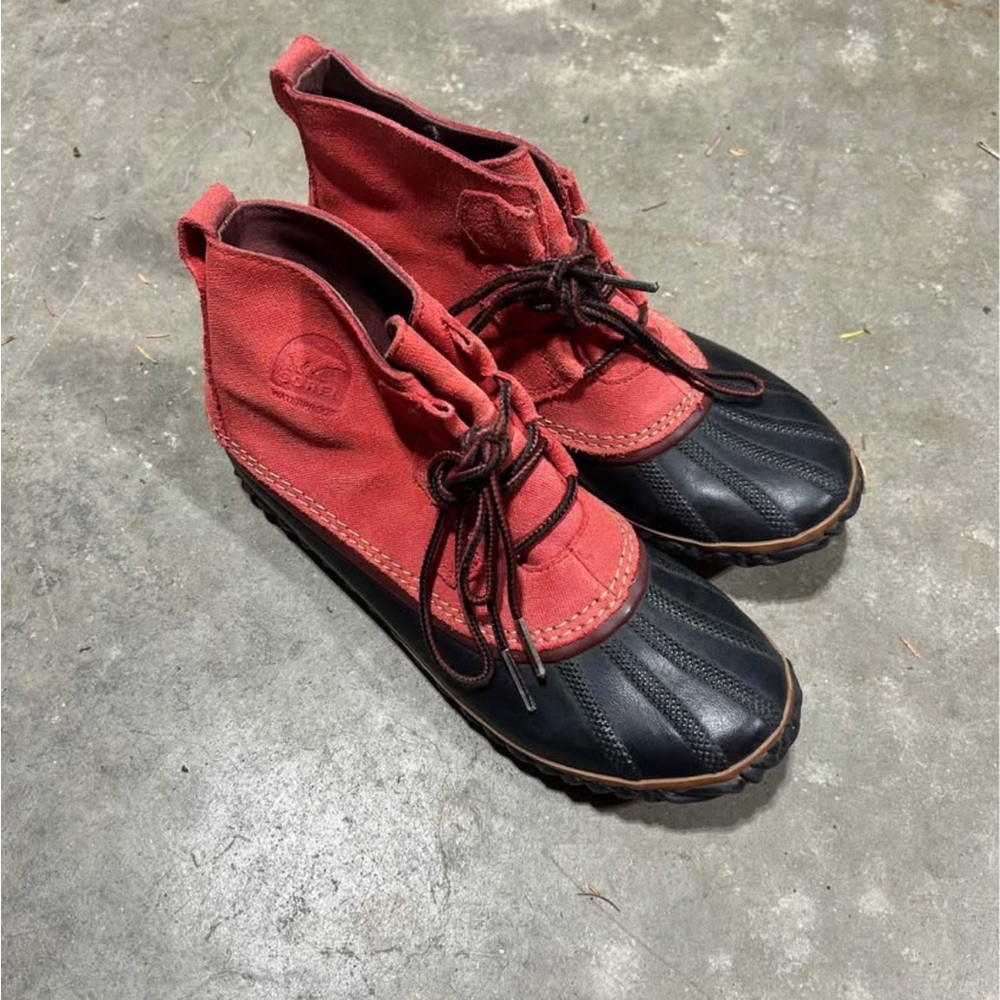 Sorel Red and Black Boots size 8